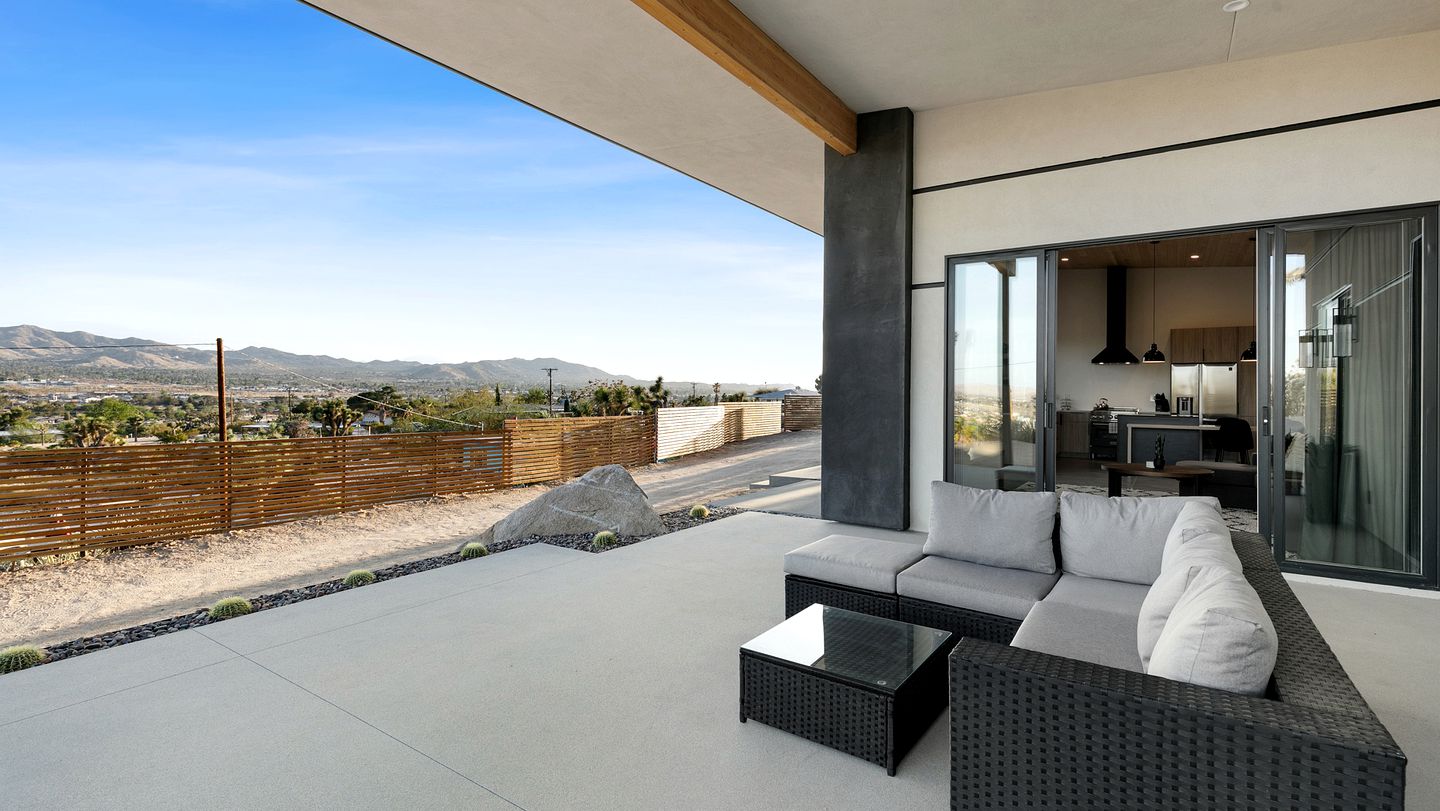 Modern Vacation Rental with Hot Tub and BBQ in Yucca Valley, CA