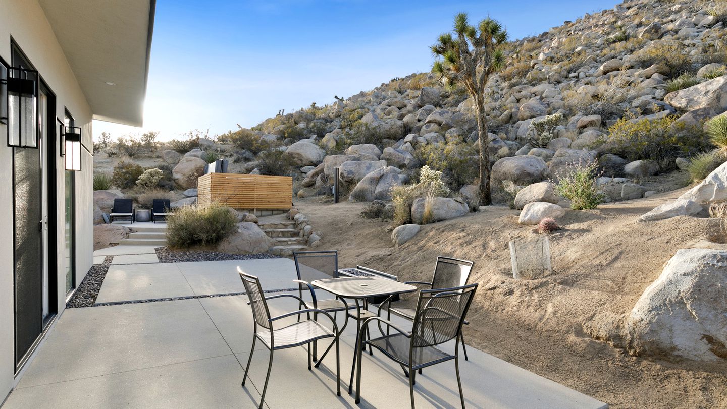 Modern Vacation Rental with Hot Tub and BBQ in Yucca Valley, CA