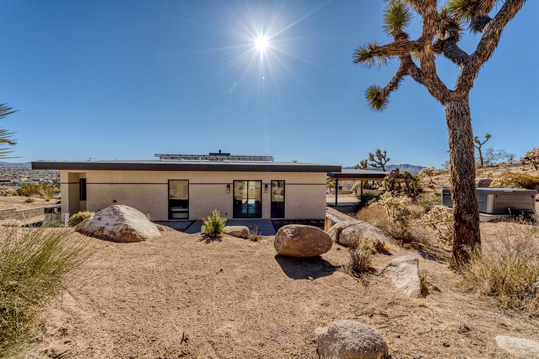 Floating Homes (United States of America, Yucca Valley, California)