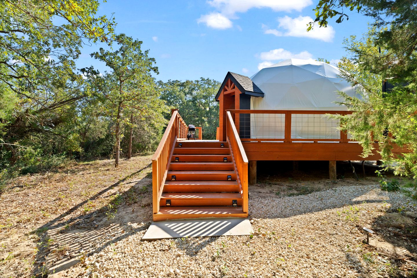 Beautiful Lofted Dome with Cozy Deck and Charming Design in Elgin, Texas