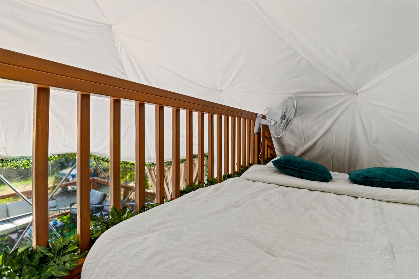 Beautiful Lofted Dome with Cozy Deck and Charming Design in Elgin, Texas