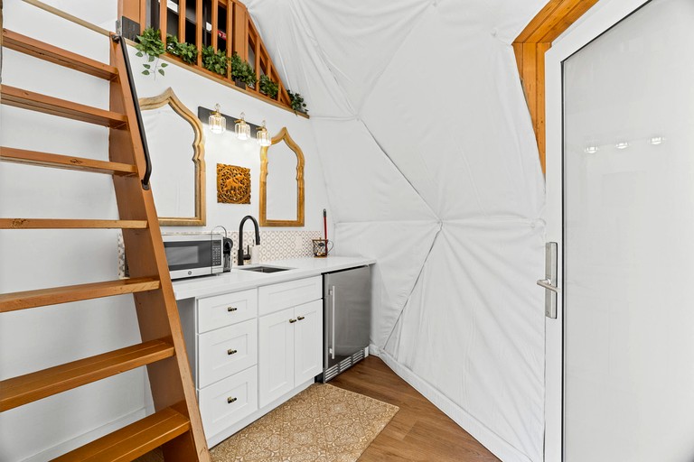 Domes (United States of America, Elgin, Texas)