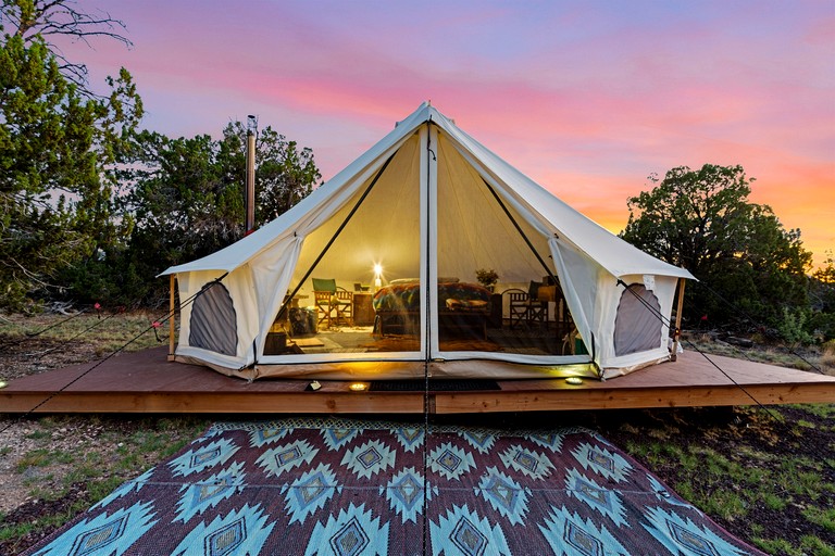 Secluded Luxury Bell Tent with Stargazing and Desert Views near Grand Canyon South Rim, Arizona