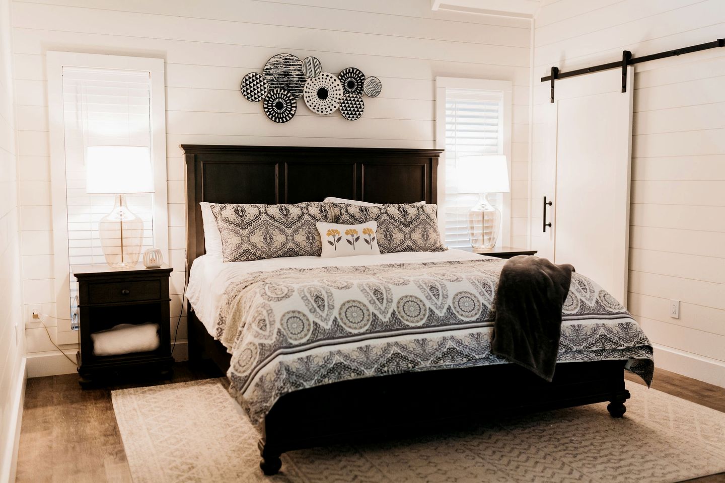 Design Cabin with Jacuzzi and Porch in Broken Bow, Oklahoma