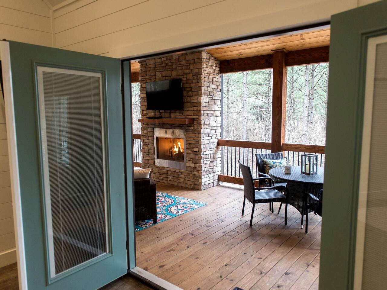 Design Cabin with Jacuzzi and Porch in Broken Bow, Oklahoma