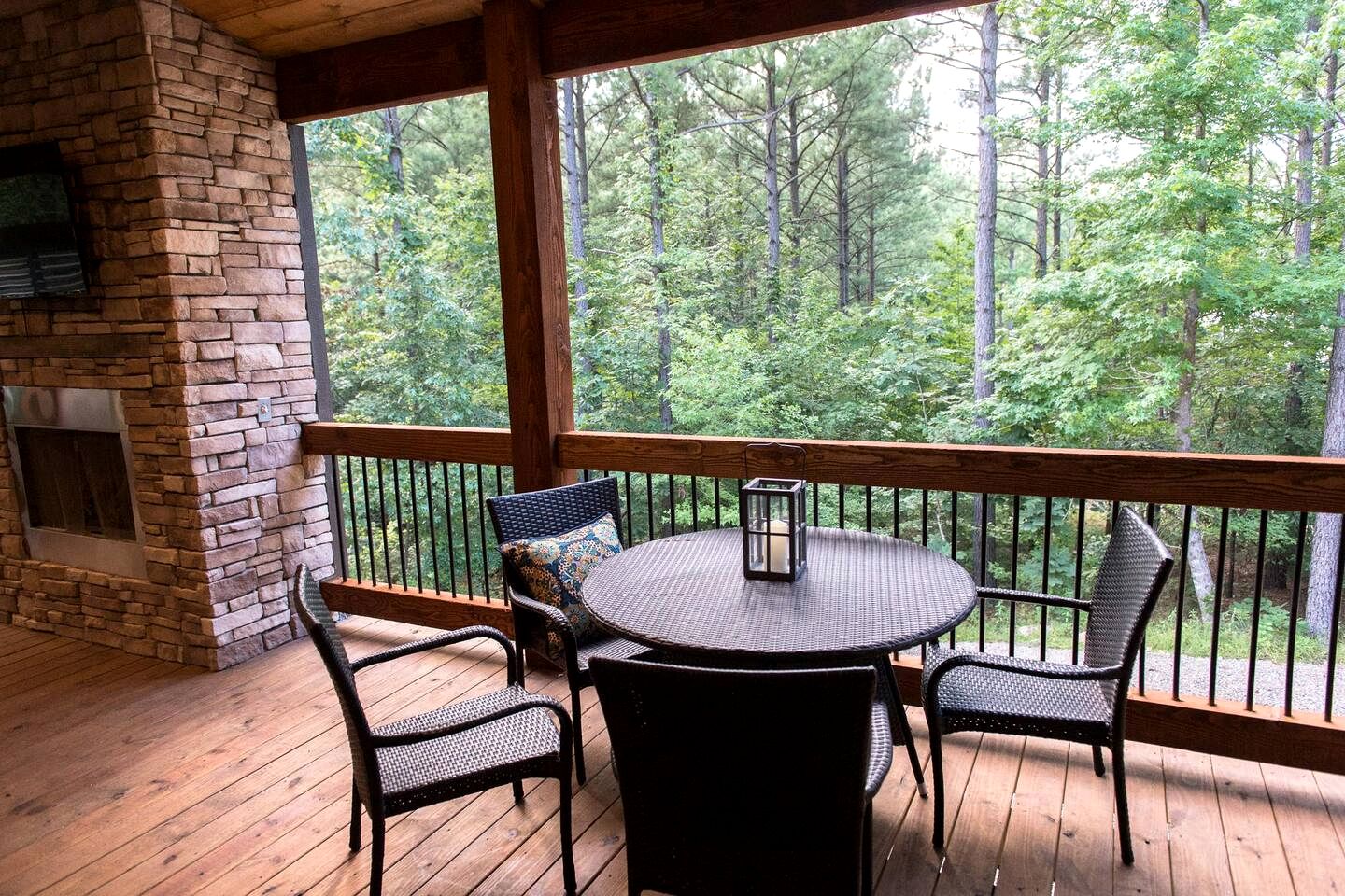 Design Cabin with Jacuzzi and Porch in Broken Bow, Oklahoma