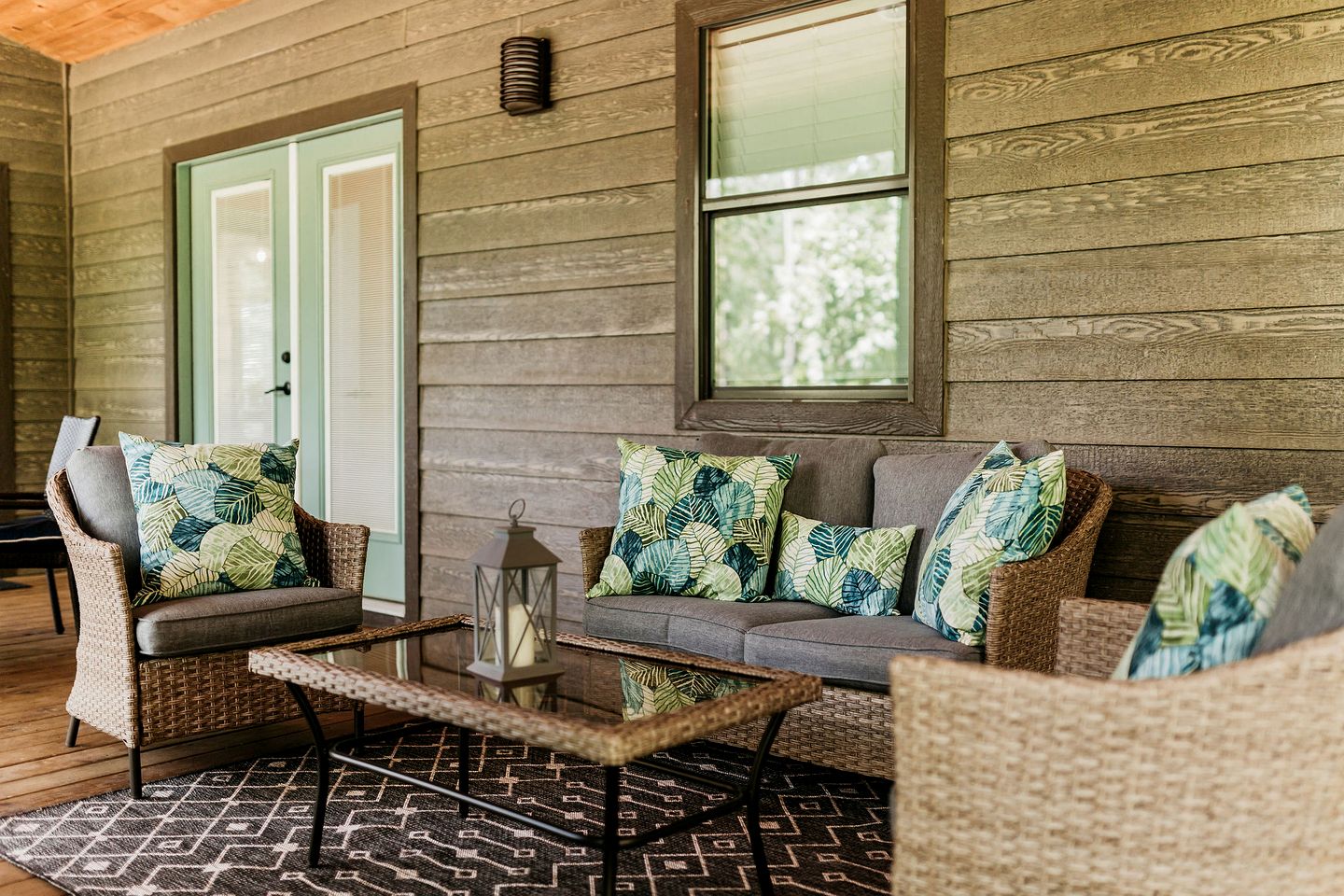 Design Cabin with Jacuzzi and Porch in Broken Bow, Oklahoma
