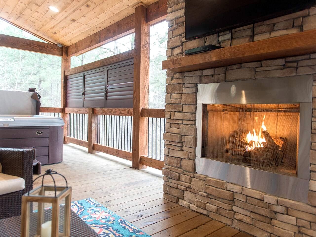 Design Cabin with Jacuzzi and Porch in Broken Bow, Oklahoma