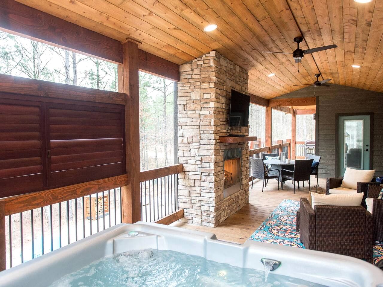 Design Cabin with Jacuzzi and Porch in Broken Bow, Oklahoma