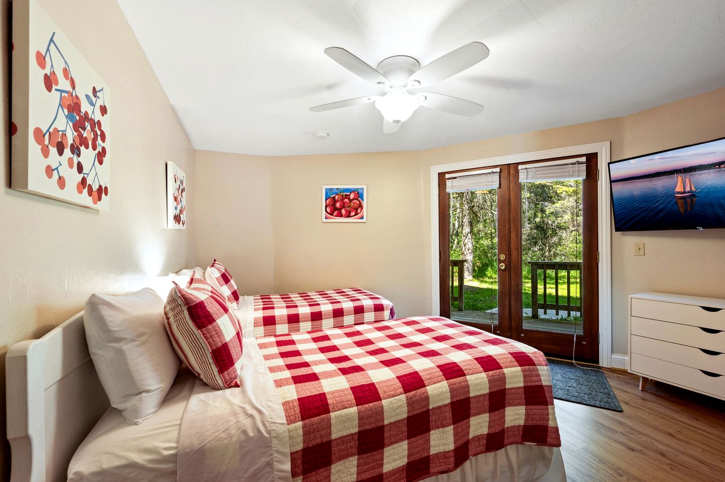 Design Cabin with Jacuzzi and Porch in Sister Bay, Wisconsin