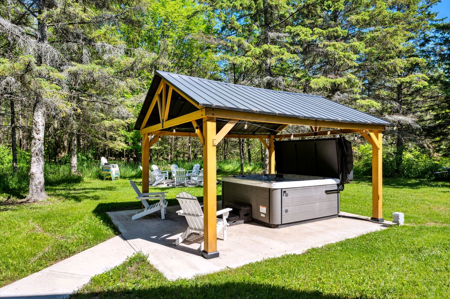 Design Cabin with Jacuzzi and Porch in Sister Bay, Wisconsin