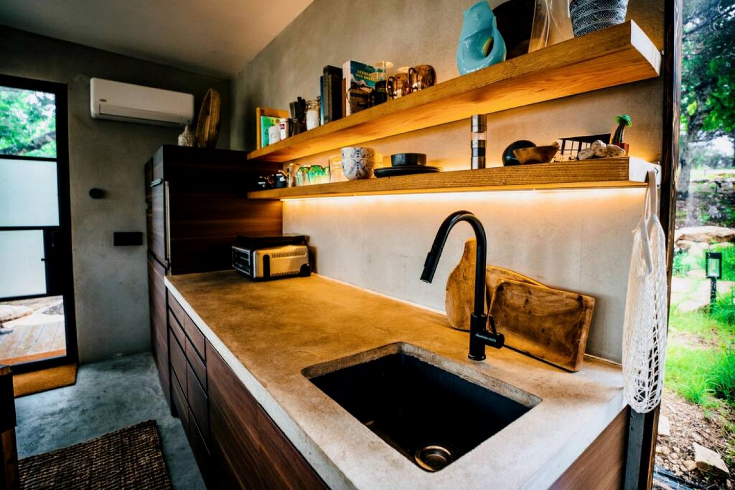 Design Tiny Cabin with Outdoor Bath and Hot-Tub in Texas