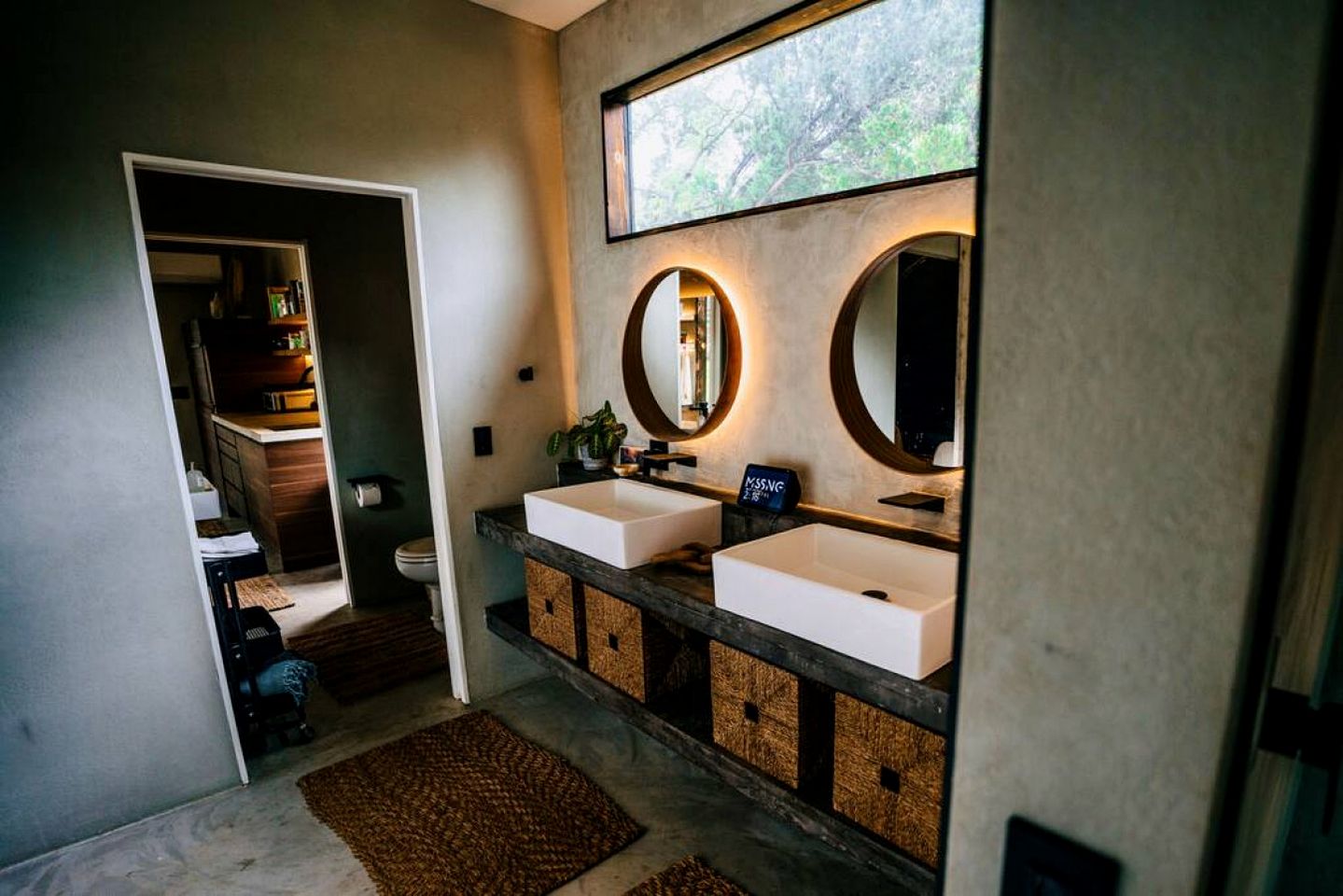 Design Tiny Cabin with Outdoor Bath and Hot-Tub in Texas
