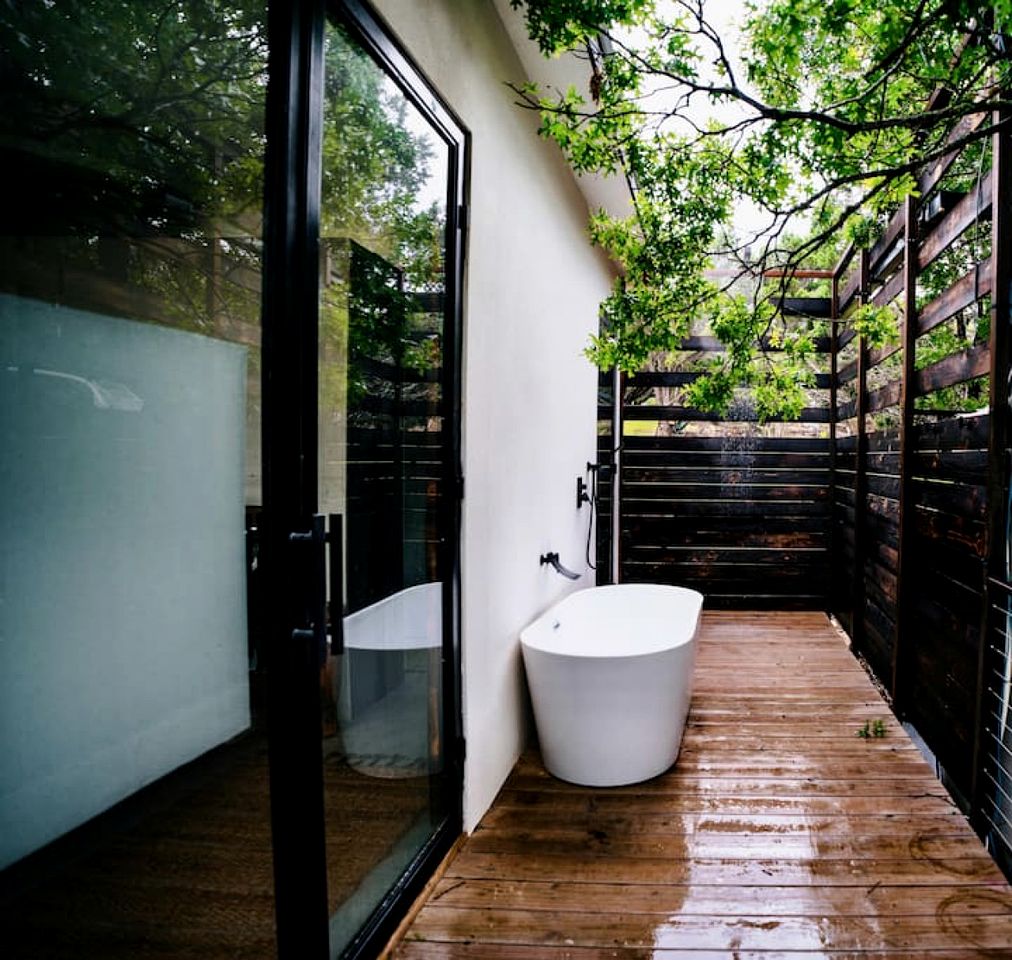 Design Tiny Cabin with Outdoor Bath and Hot-Tub in Texas