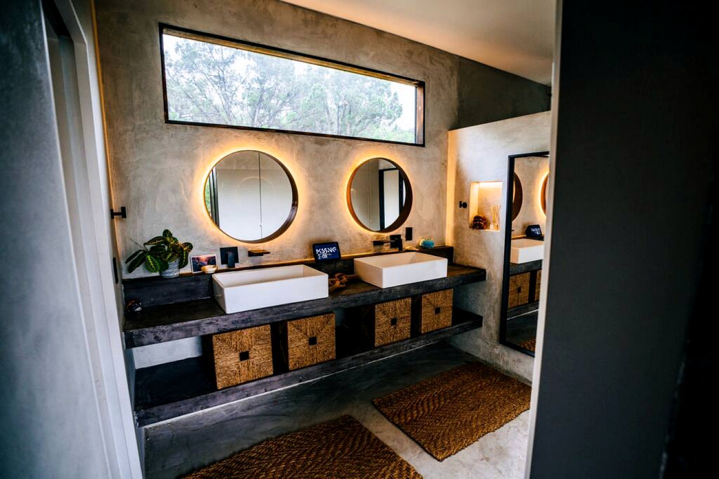 Design Tiny Cabin with Outdoor Bath and Hot-Tub in Texas