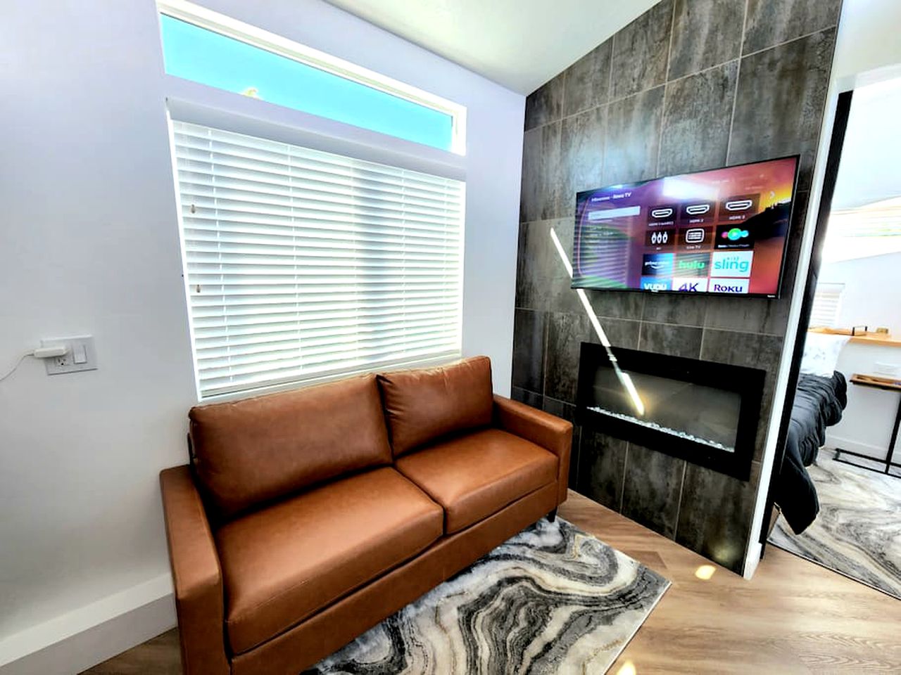 Seamless Comfort: Designer Modern Tiny Home featuring All Amenities in Apple Valley, Utah