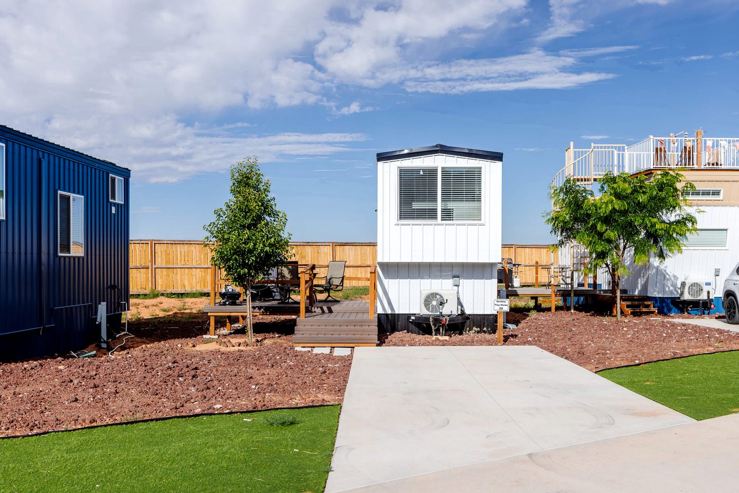 Secluded Bliss: Tiny House Escape from the City in Apple Valley, Utah