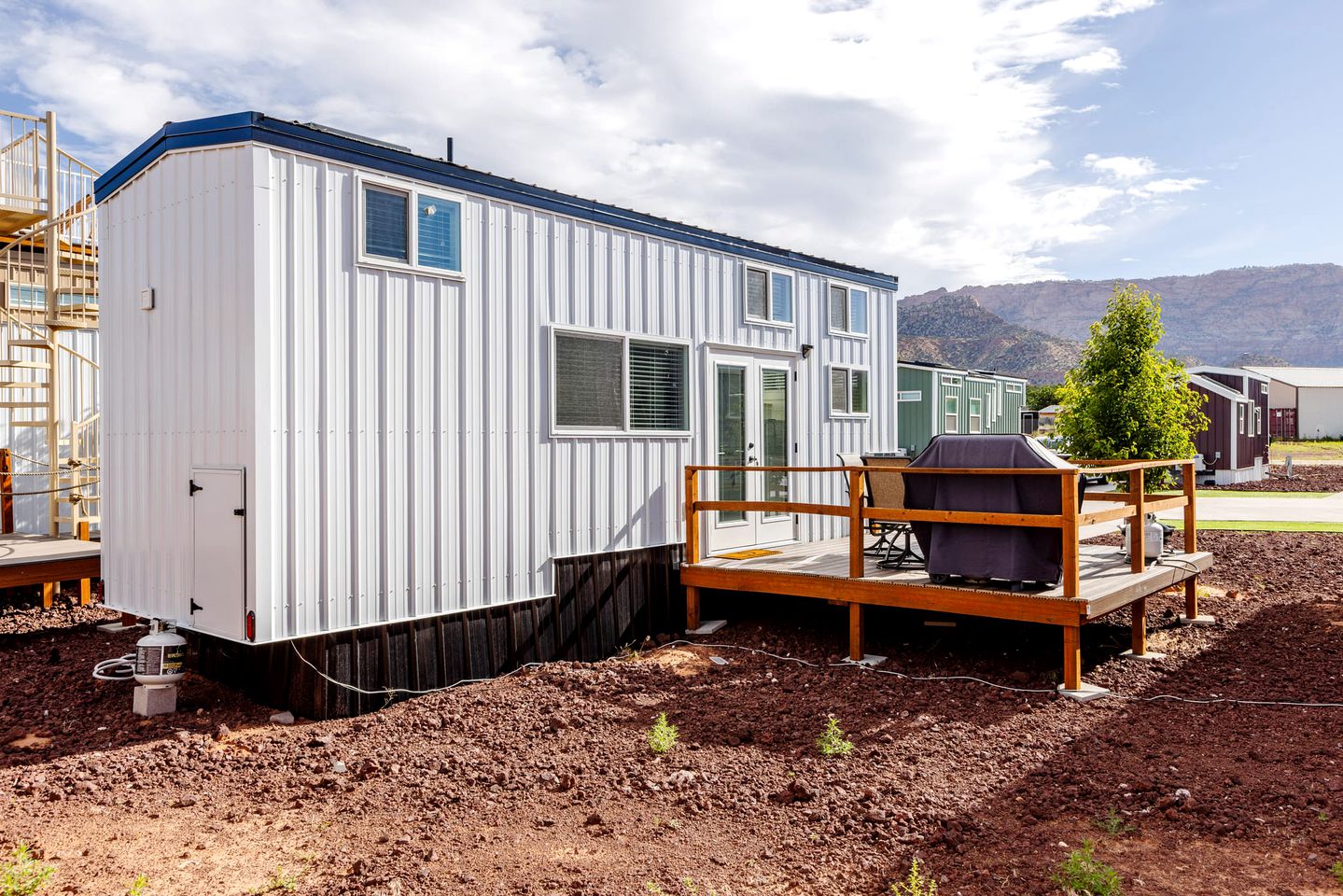 Secluded Bliss: Tiny House Escape from the City in Apple Valley, Utah