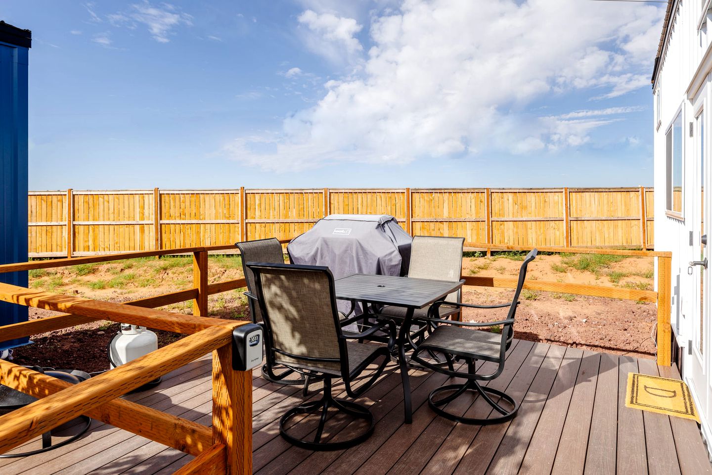 Secluded Bliss: Tiny House Escape from the City in Apple Valley, Utah