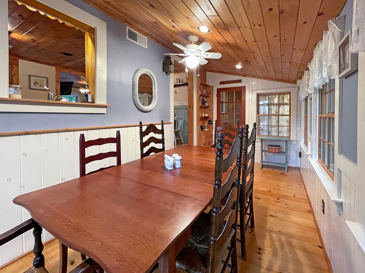 Enchanting Cottage with Fire Pit Near the Coast in York, Maine