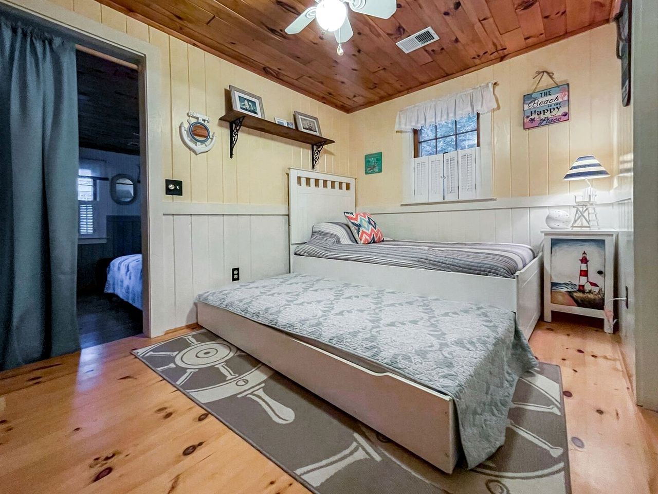 Enchanting Cottage with Fire Pit Near the Coast in York, Maine