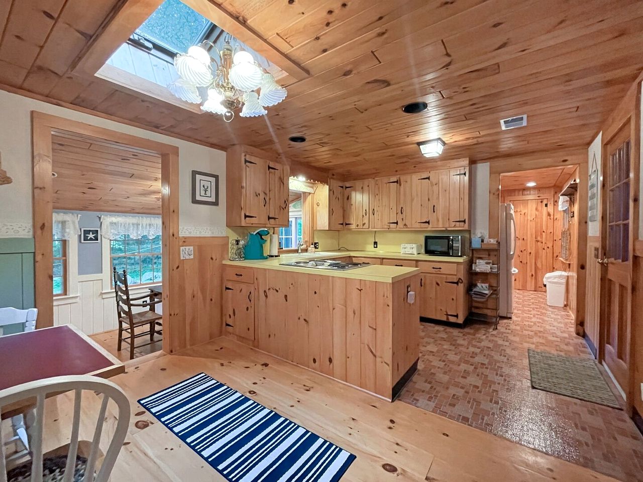 Enchanting Cottage with Fire Pit Near the Coast in York, Maine