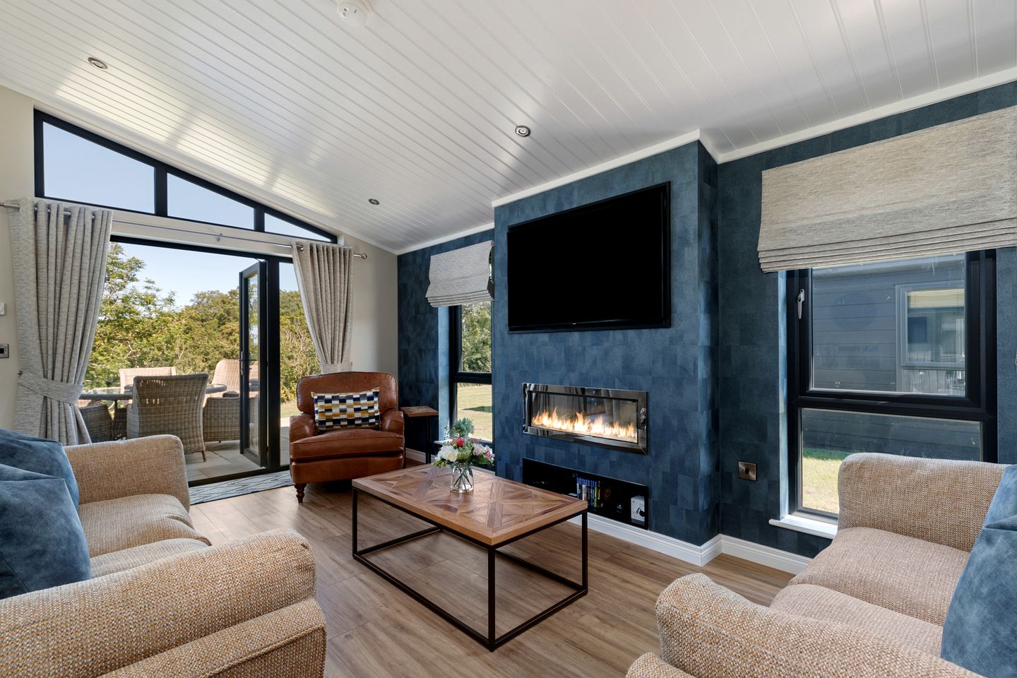 Luxury Lodge with Hot Tub near Tenby, Penally Wales – Peaceful Coastal Accommodation