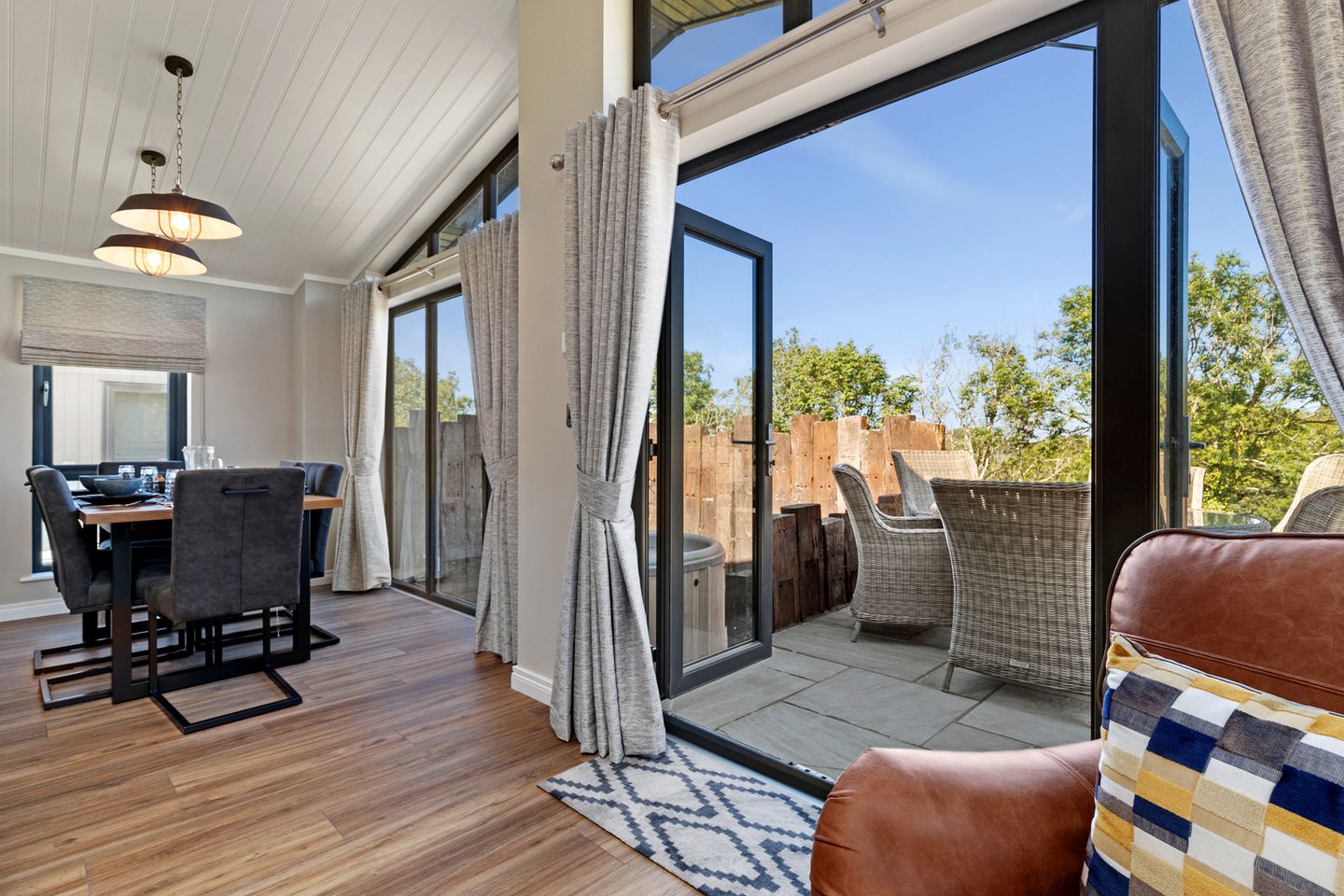 Luxury Lodge with Hot Tub near Tenby, Penally Wales – Peaceful Coastal Accommodation