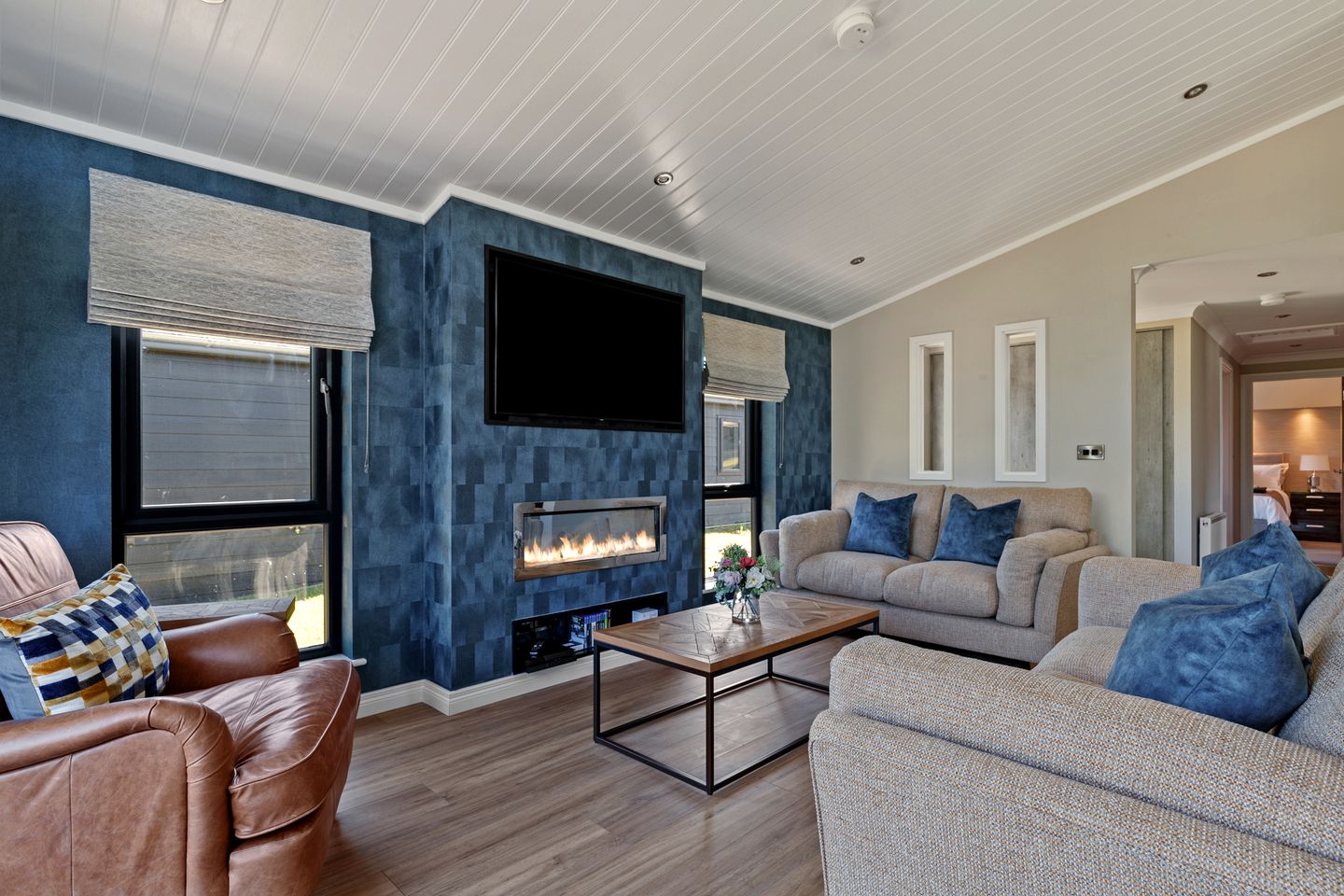 Luxury Lodge with Hot Tub near Tenby, Penally Wales – Peaceful Coastal Accommodation