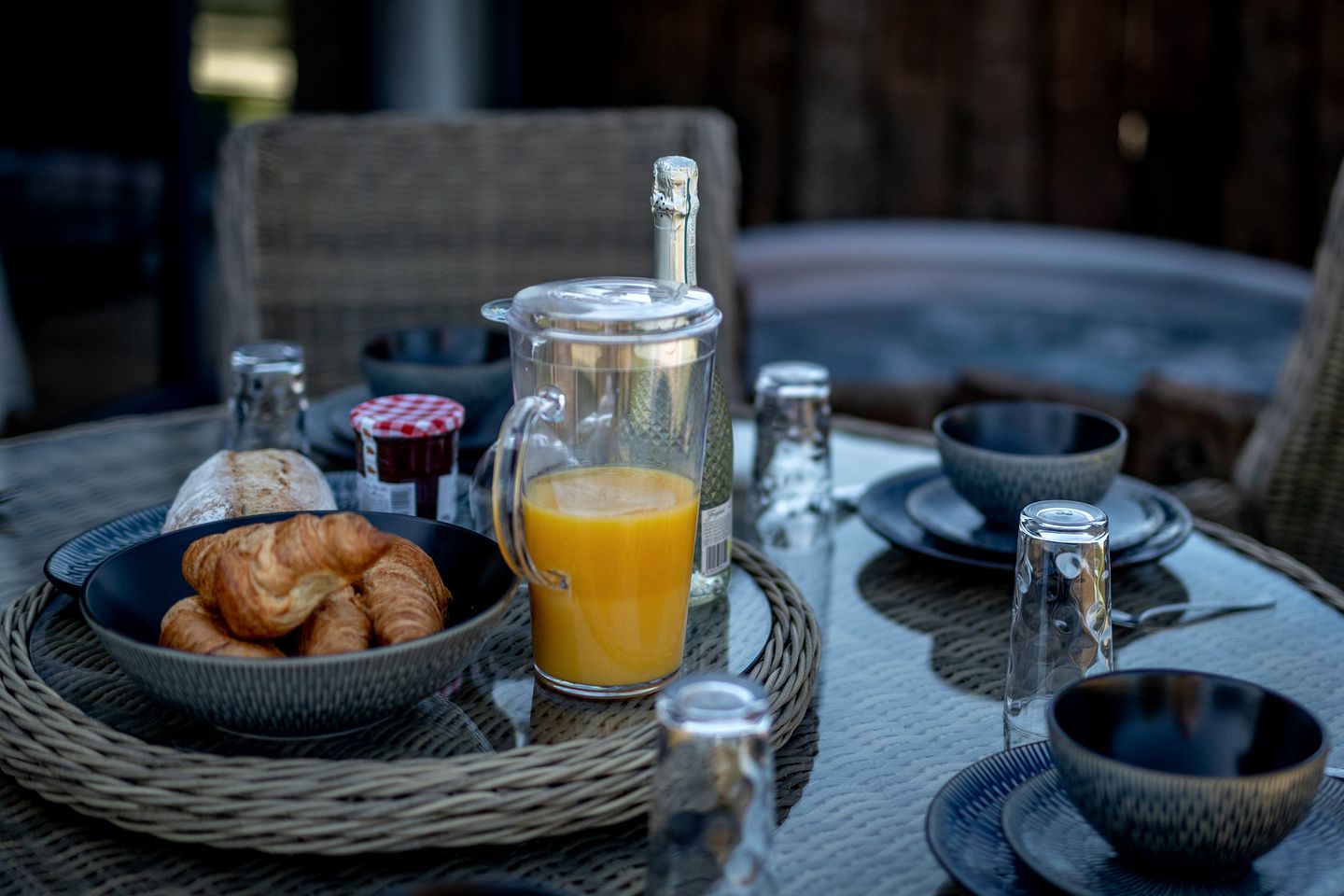 Luxury Lodge with Hot Tub near Tenby, Penally Wales – Peaceful Coastal Accommodation