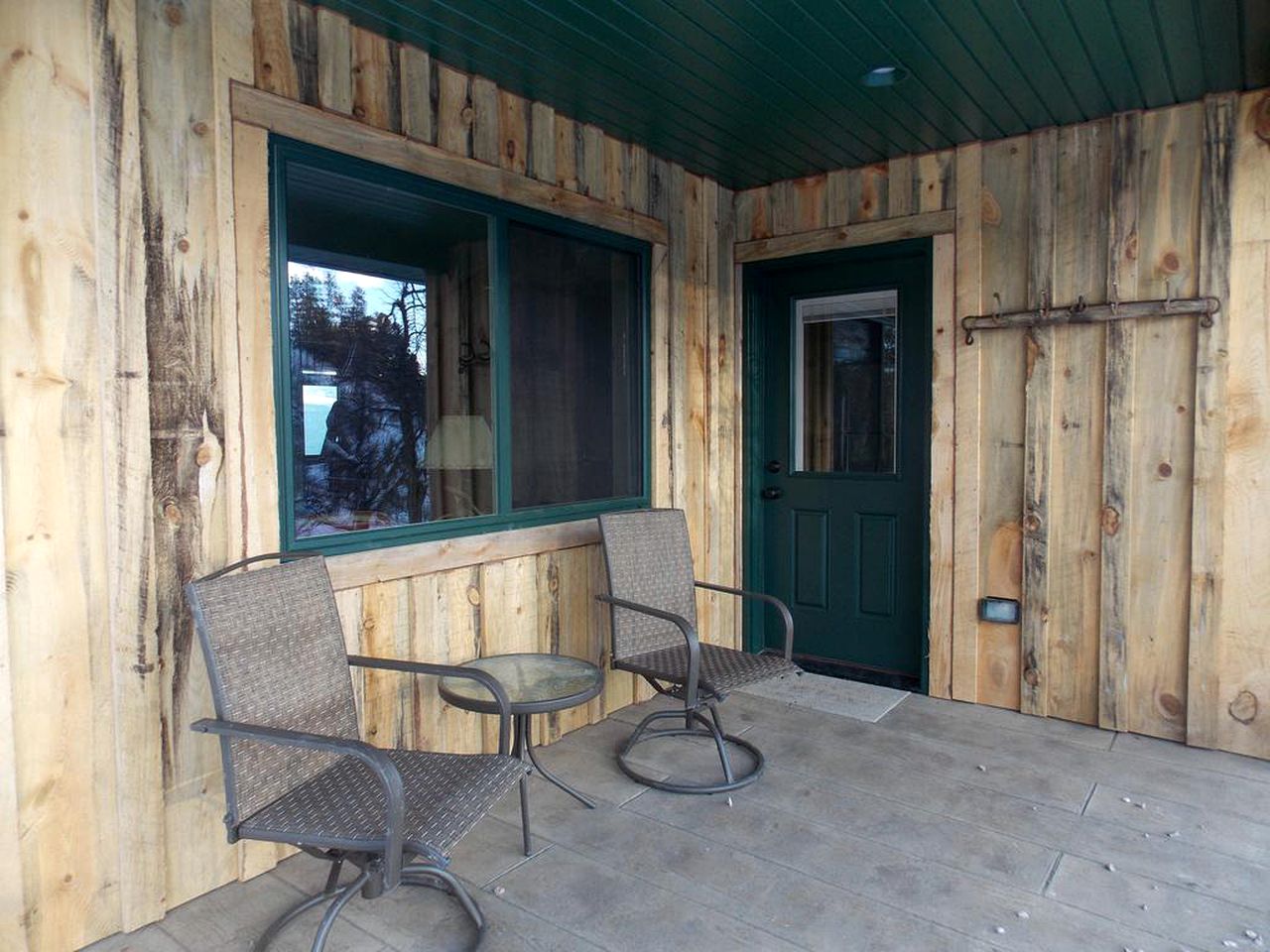 Spacious Cabin Rentals for Large Groups near Keyhole Reservoir, Wyoming