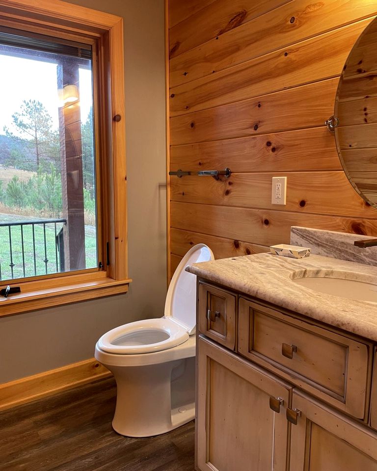 Stunning Cottage with Game Room, Spa Bath and Barbecue in Tellico Plains, Tennessee