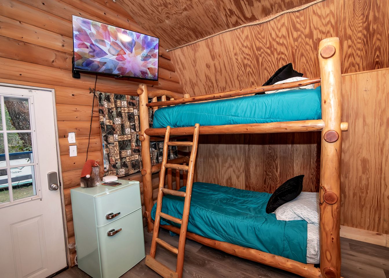 Pet Friendly Cabin with Fire Pit in Murfreesboro, Arkansas