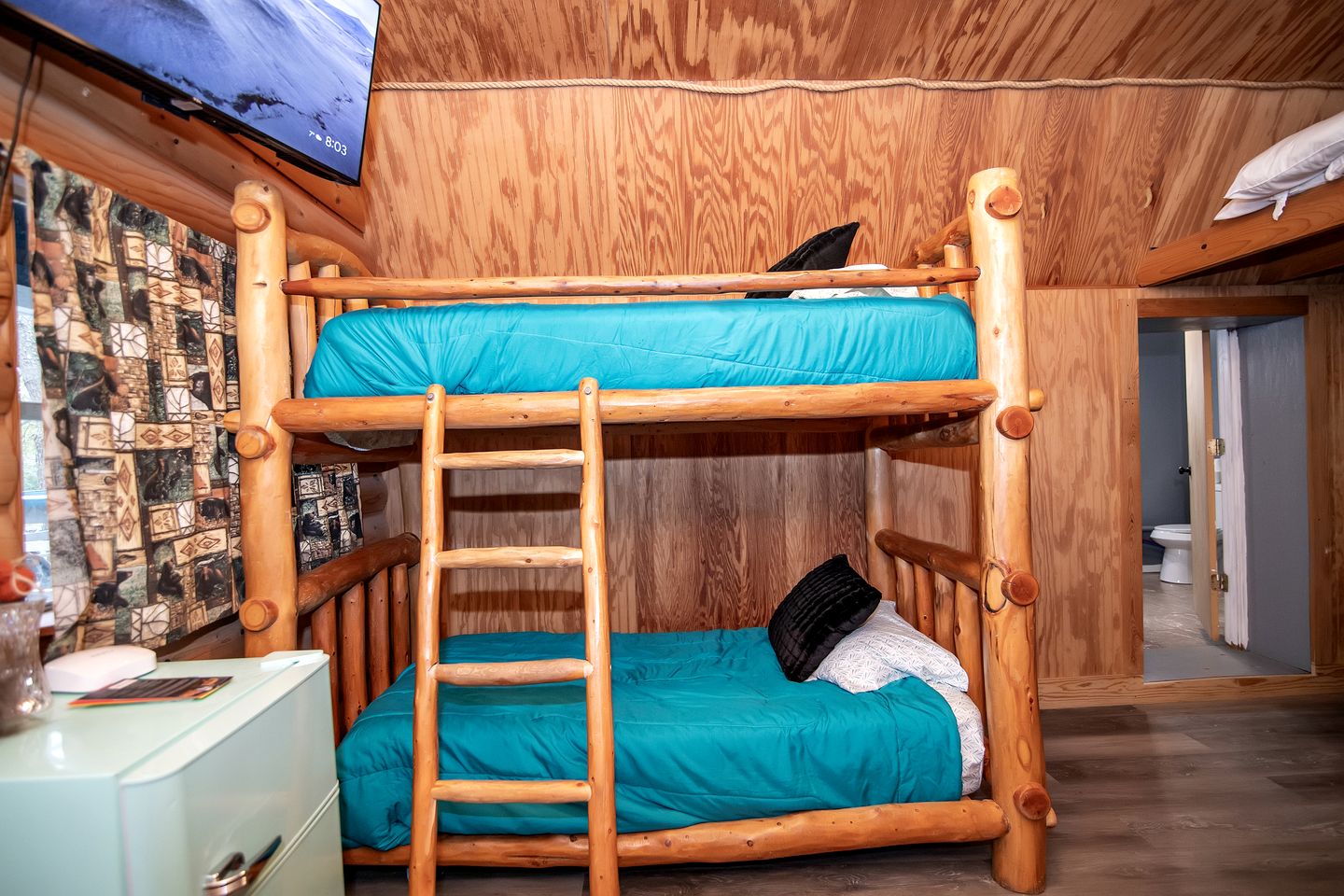 Pet Friendly Cabin with Fire Pit in Murfreesboro, Arkansas