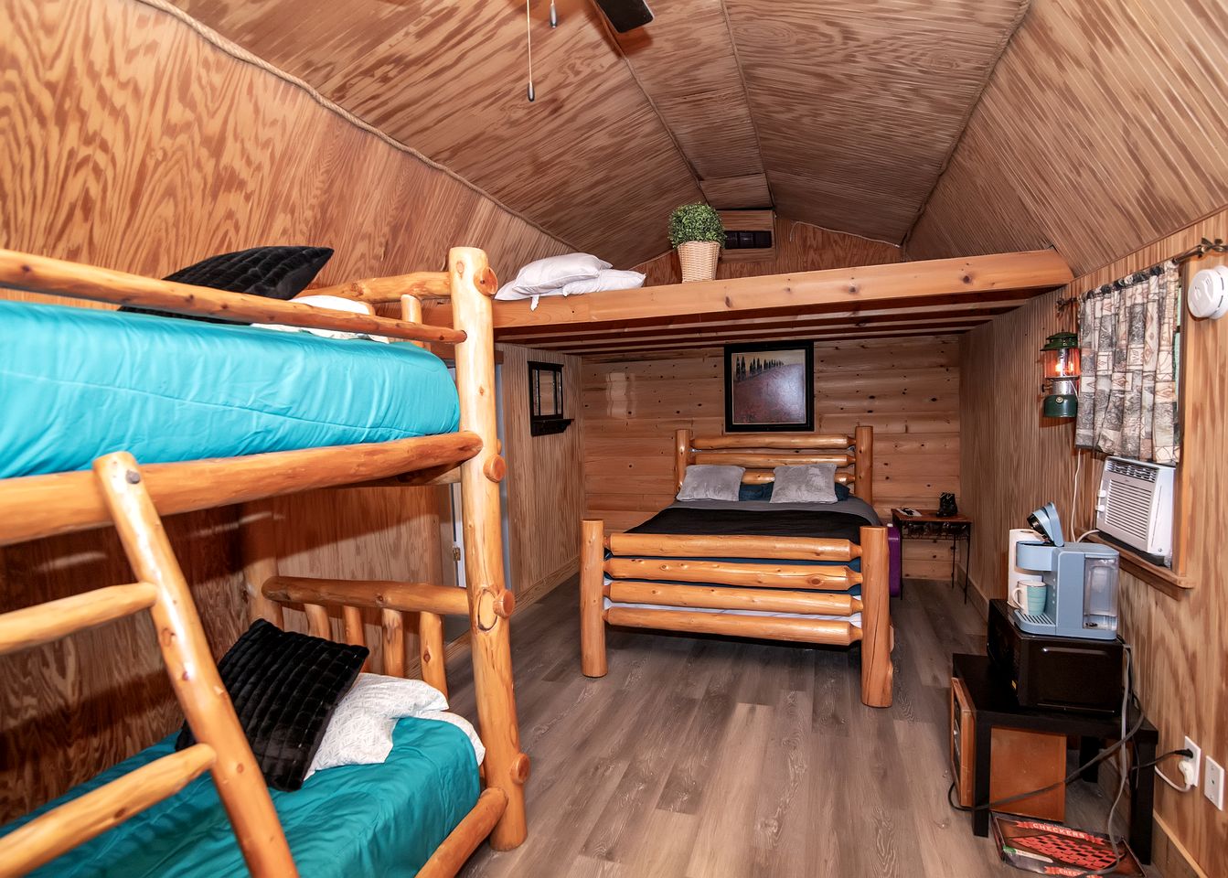 Pet Friendly Cabin with Fire Pit in Murfreesboro, Arkansas