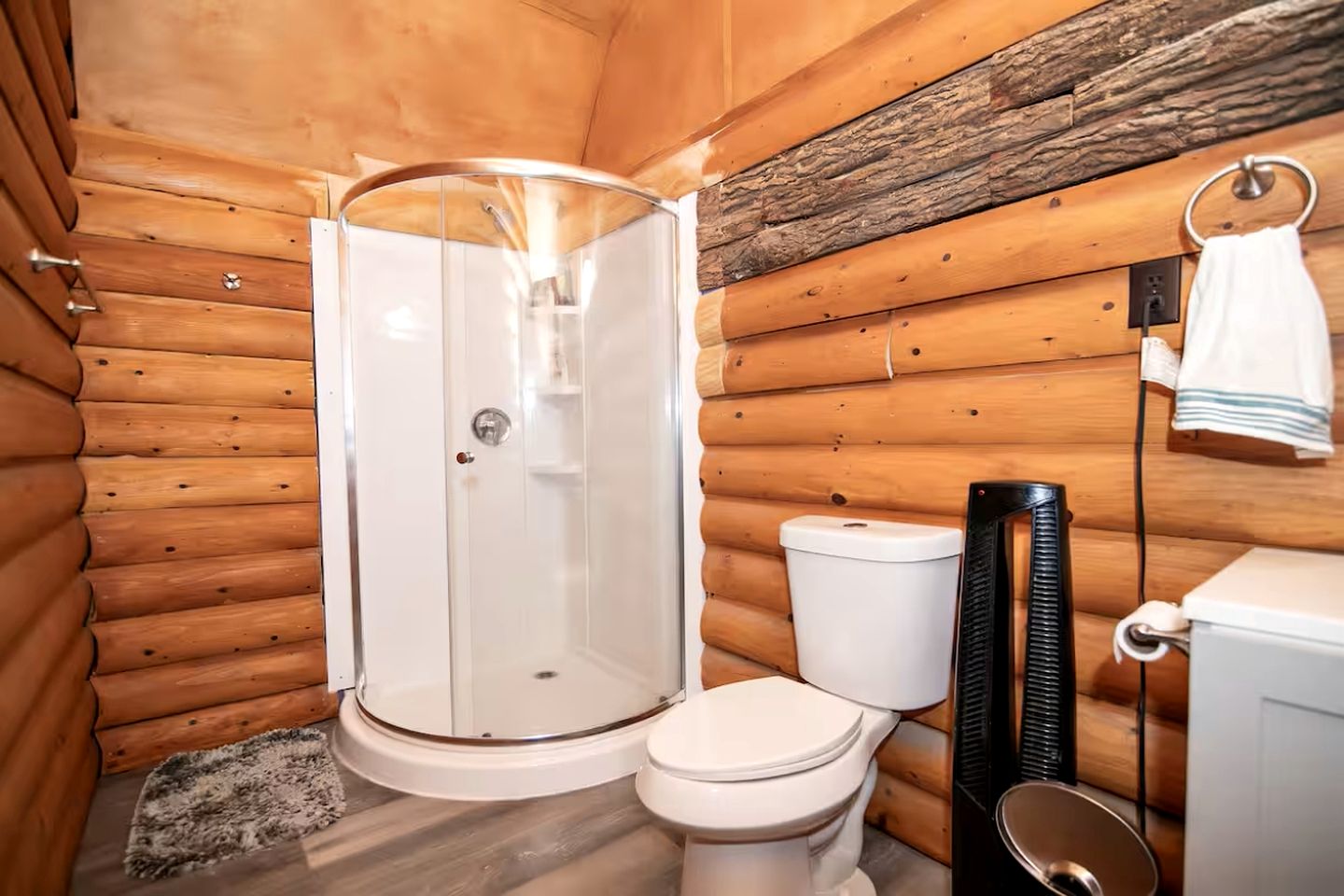 Amazing Cabin with Barbecue in Murfreesboro, Arkansas