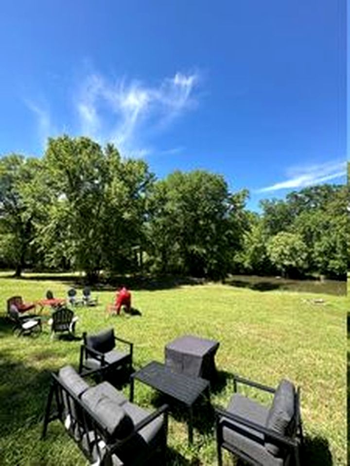 Heavenly Cabin Placed Between Trees in Murfreesboro, Arkansas