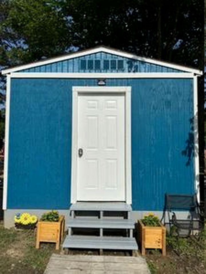 Heavenly Cabin Placed Between Trees in Murfreesboro, Arkansas