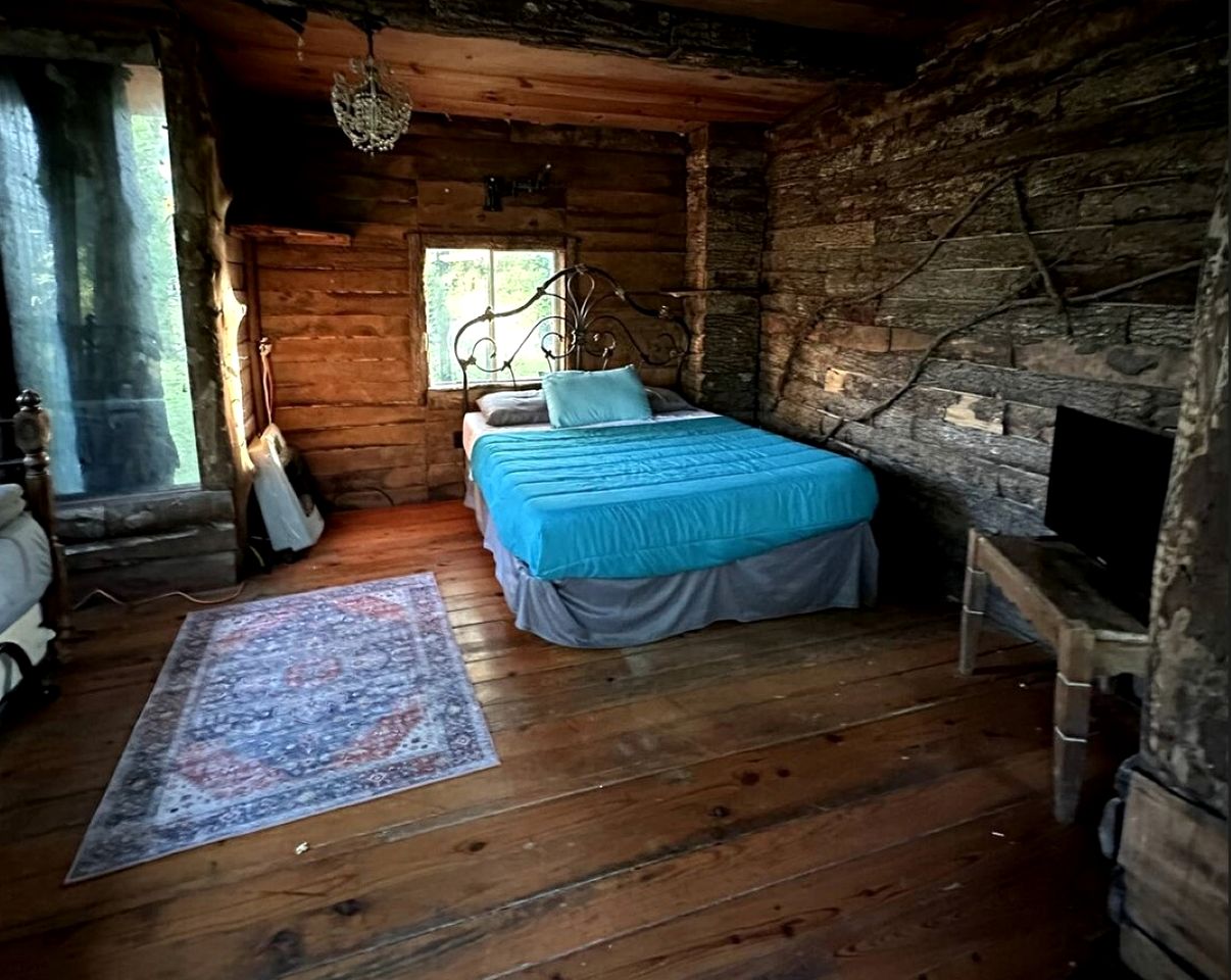 Spectacular Tree House with Barbecue in Murfreesboro, Arkansas