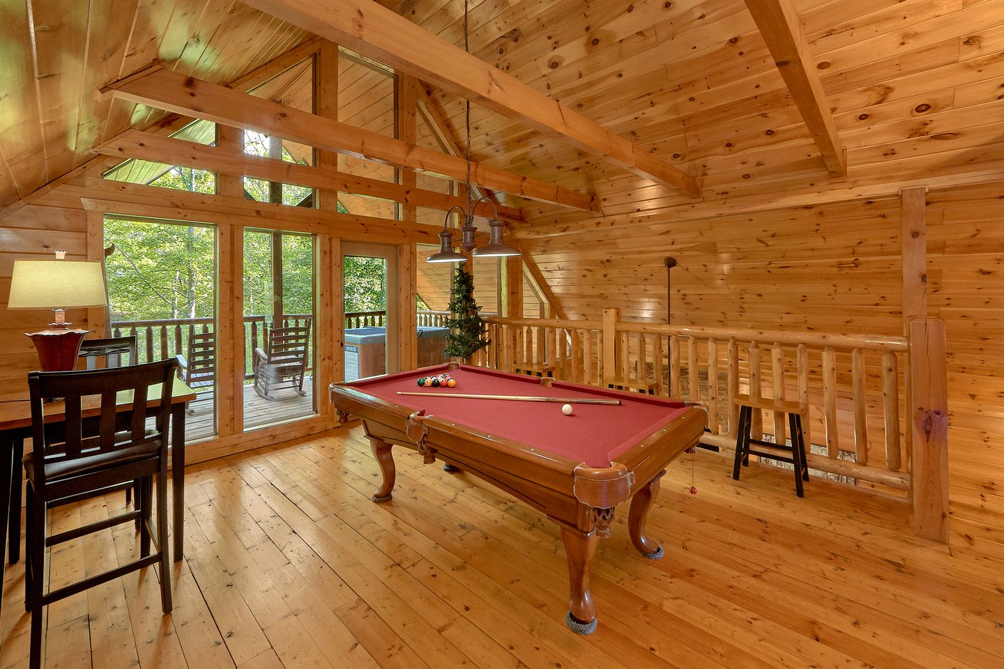 Beautiful Cabin Getaway with a Private Hot Tub near Downtown Gatlinburg in Tennessee