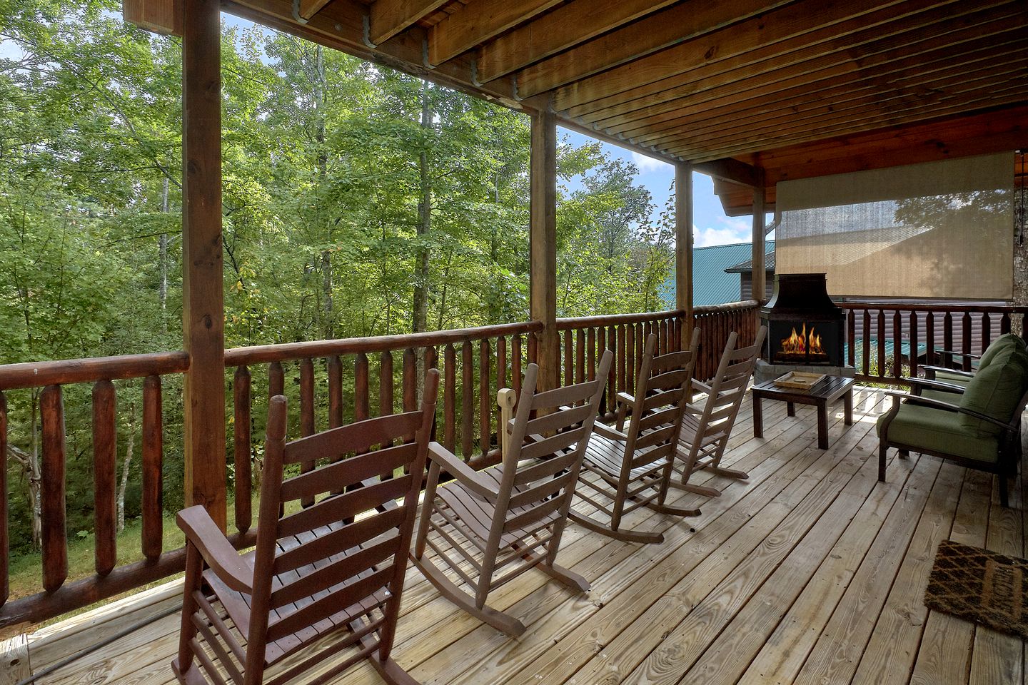 Beautiful Cabin Getaway with a Private Hot Tub near Downtown Gatlinburg in Tennessee