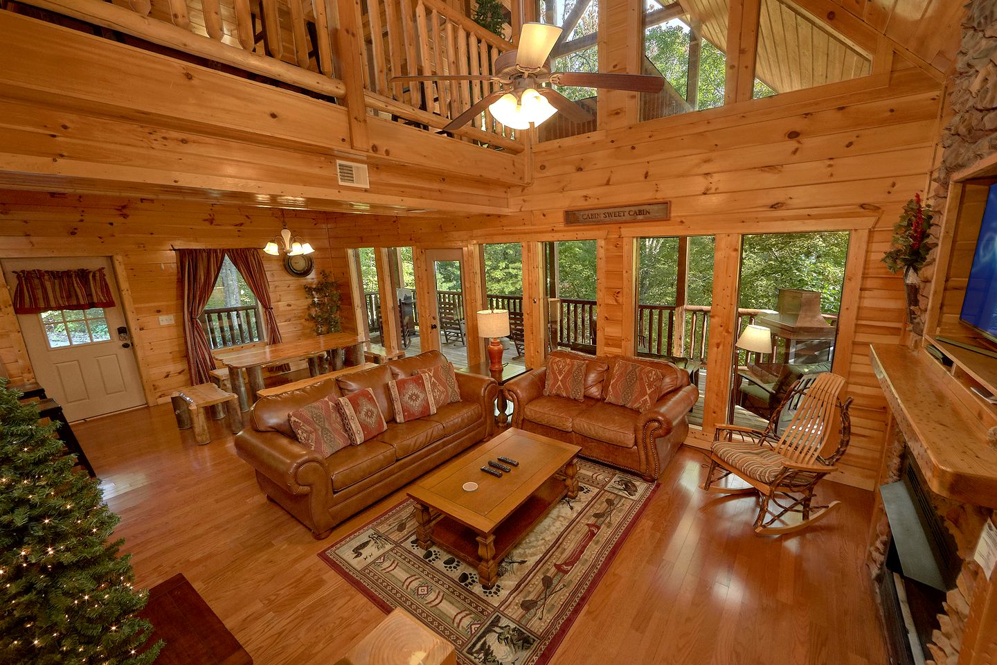 Beautiful Cabin Getaway with a Private Hot Tub near Downtown Gatlinburg in Tennessee
