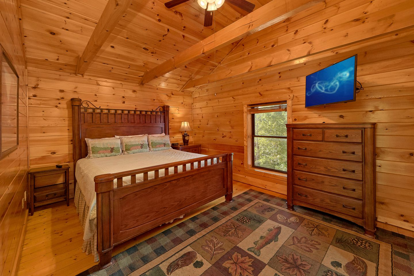 Beautiful Cabin Getaway with a Private Hot Tub near Downtown Gatlinburg in Tennessee