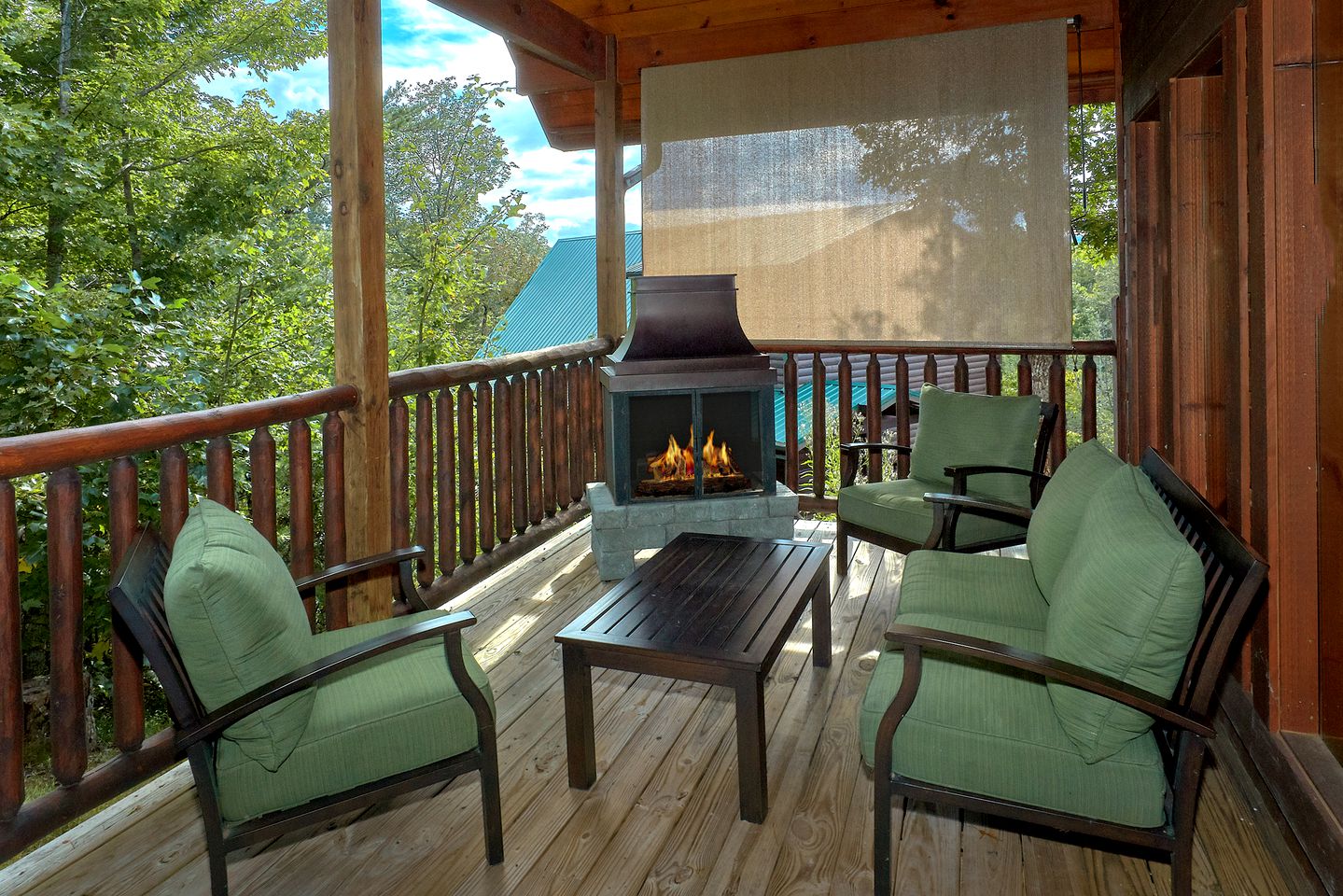 Beautiful Cabin Getaway with a Private Hot Tub near Downtown Gatlinburg in Tennessee