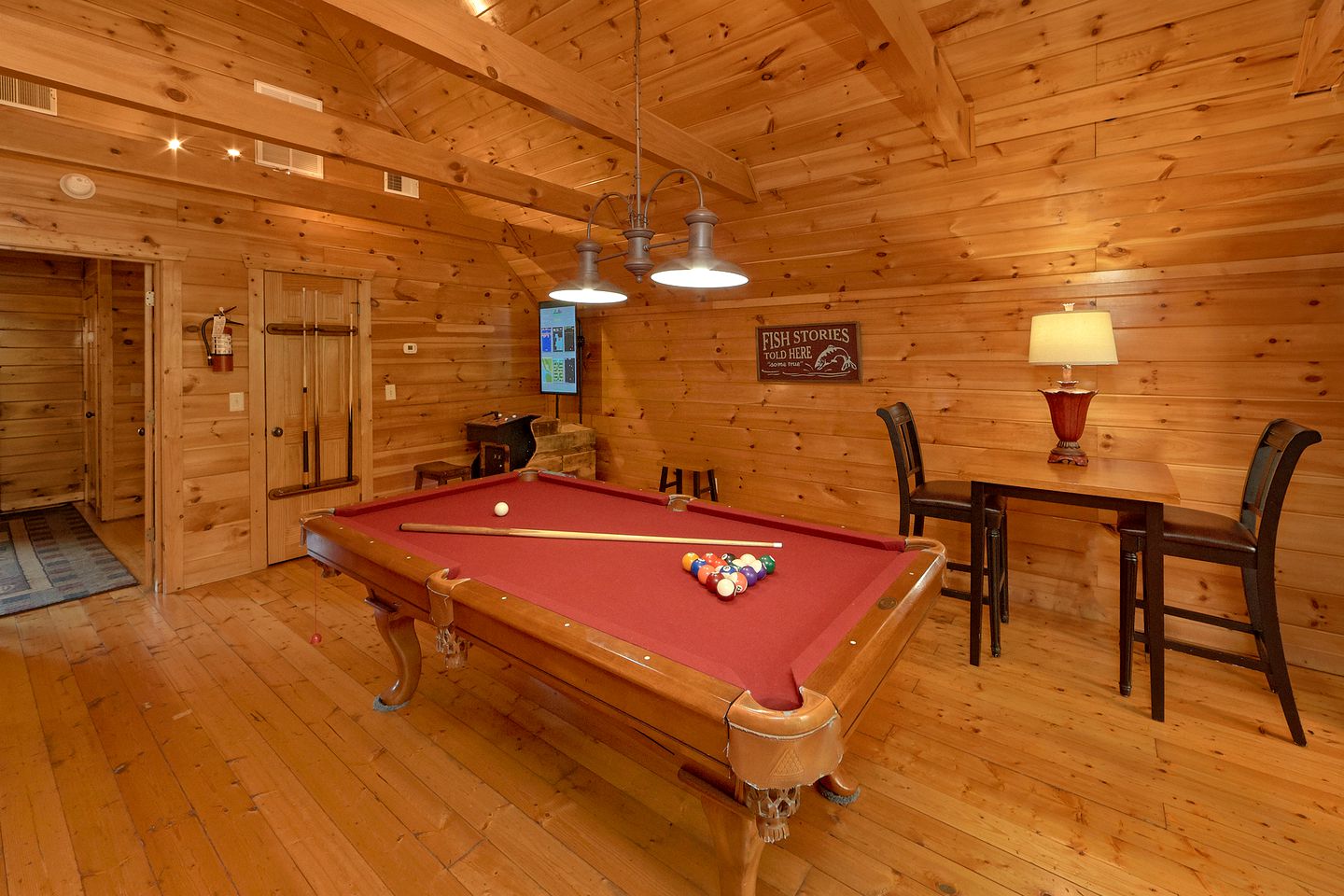 Beautiful Cabin Getaway with a Private Hot Tub near Downtown Gatlinburg in Tennessee
