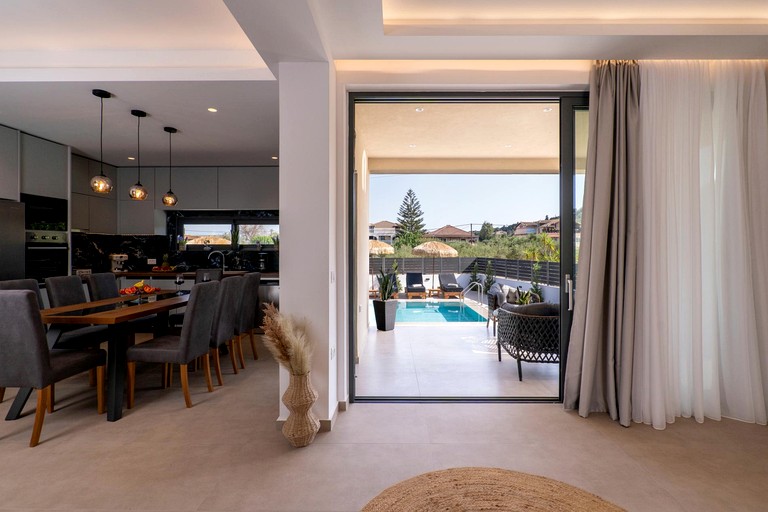 Vacation Rentals (Greece, --, --)