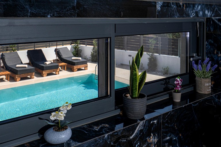 Vacation Rentals (Greece, --, --)