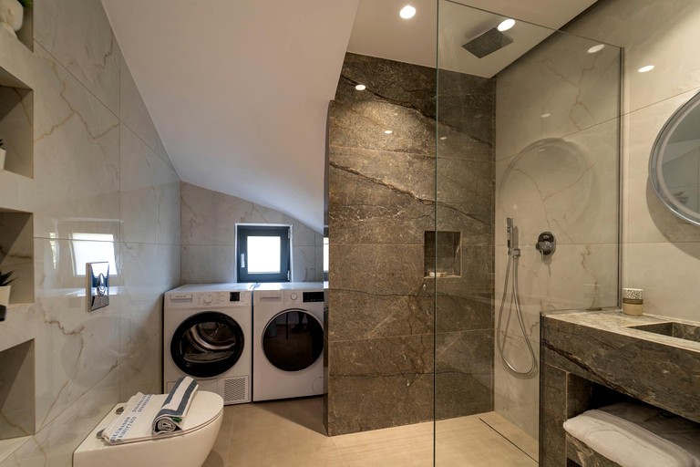 Vacation Rentals (Greece, --, --)