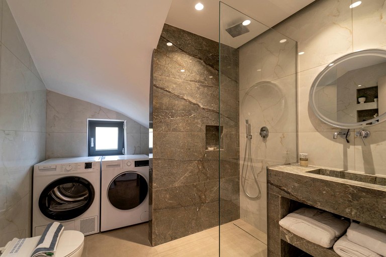 Vacation Rentals (Greece, --, --)