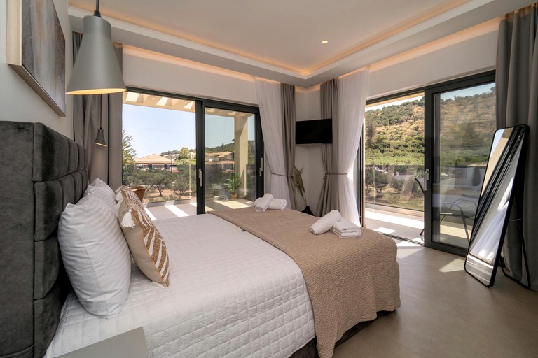 Vacation Rentals (Greece, --, --)
